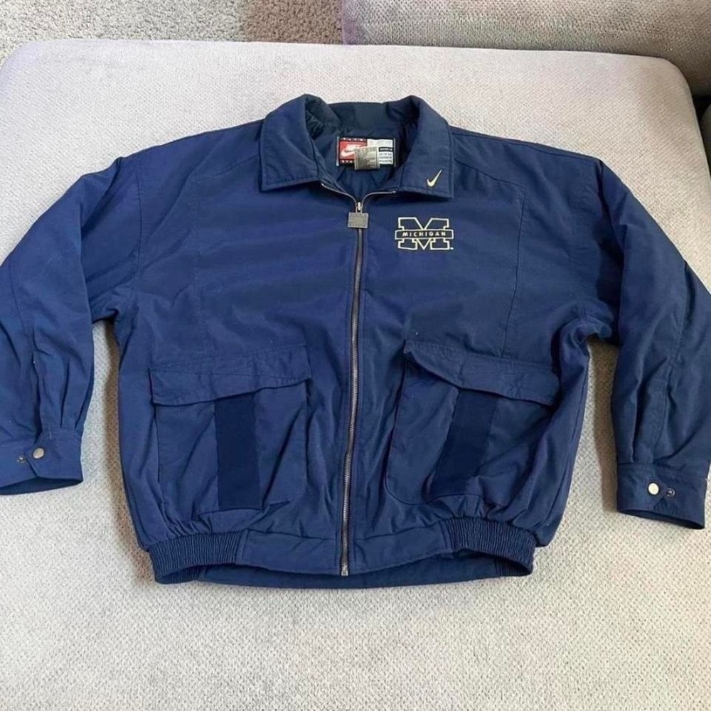 Vintage 1990s Nike university of‎ Michigan jacket Size large